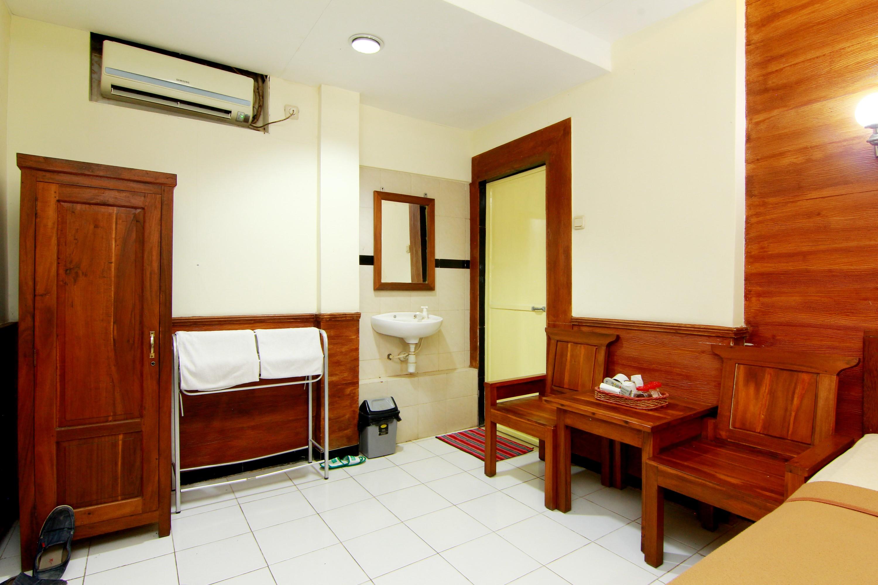 เดอะโซมาร์โซโน ย้อกยาการ์ตา Hotel Maguwo ภายนอก รูปภาพ